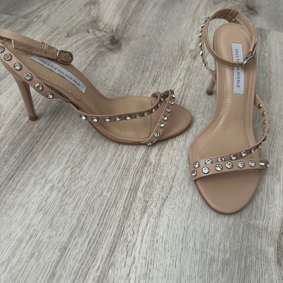 Cream colored heels with rhinestones - Picture 3 of 3
